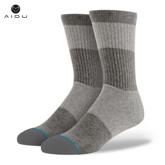 Diseño de rayas al por mayor Calcetines de tripulación - HNFS28