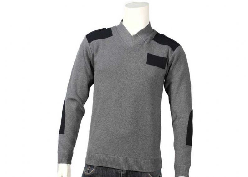 Suéter de cuello en V de gran tamaño con estampado de jerséis para hombre en estilo militar con parche en el hombro - 11997666