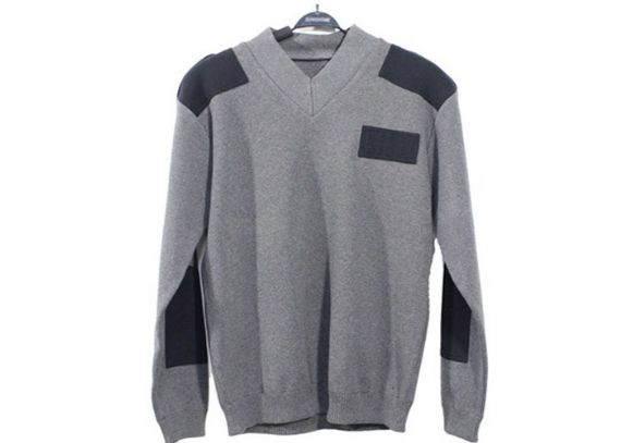 Suéter de cuello en V de gran tamaño con estampado de jerséis para hombre en estilo militar con parche en el hombro - 11997666