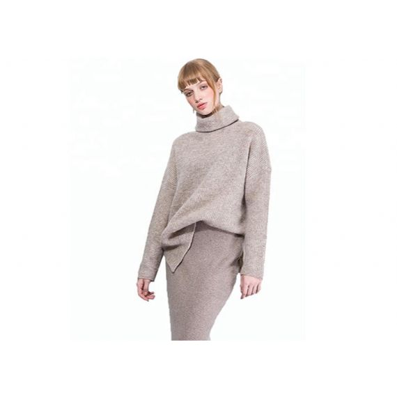 Регулярная химчистка женского черного пуловера большого размера с высоким воротом - 11202552